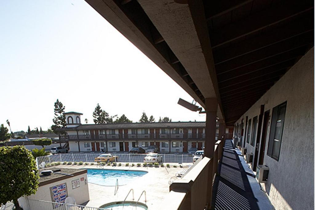 Ez 8 Motel Newark Exterior foto